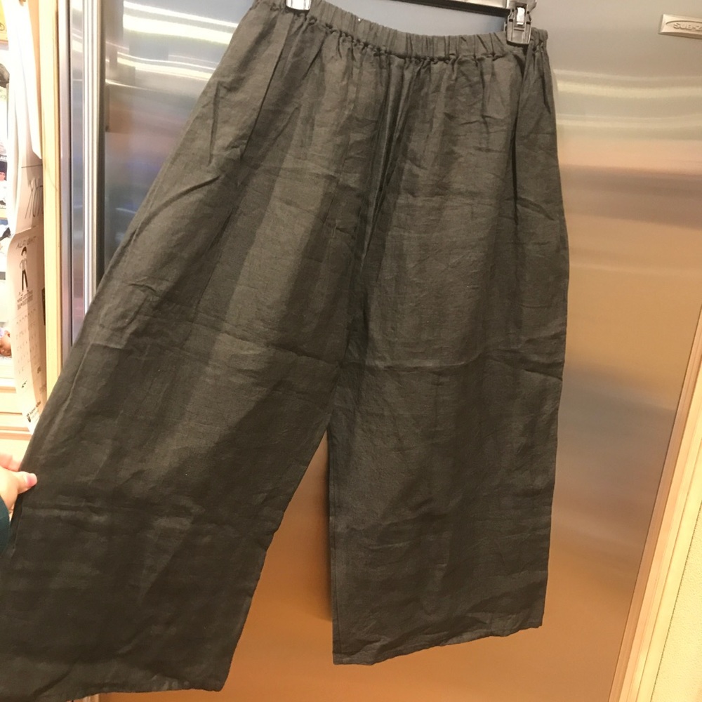 Cynthia Ashby Linen crop charcoal pull on pant